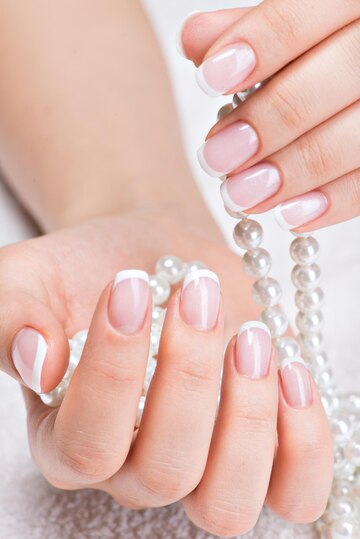 Creating French Manicure at Studio Mon Lis in Munich