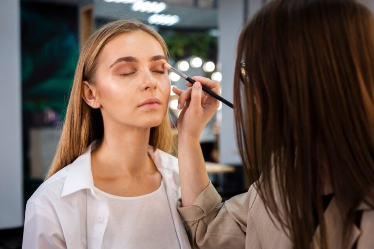 Make-up für verschiedene Hauttypen bei Studio Mon Lis in München