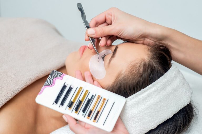 Langlebigkeit von Wimpernverlängerungen im Studio Mon Lis in München