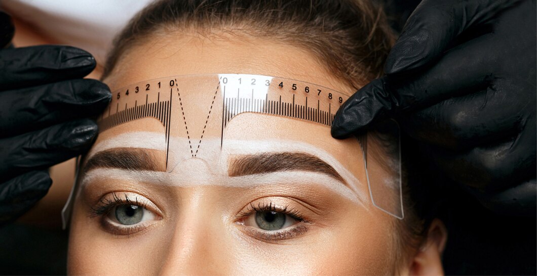 Eyebrow Shaping Techniques at Mon Lis Studio in Munich