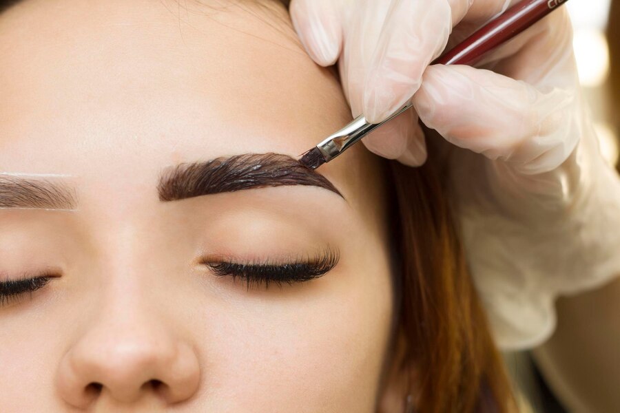 Eyebrow Tinting: Techniques and Tips at Mon Lis Studio in Munich