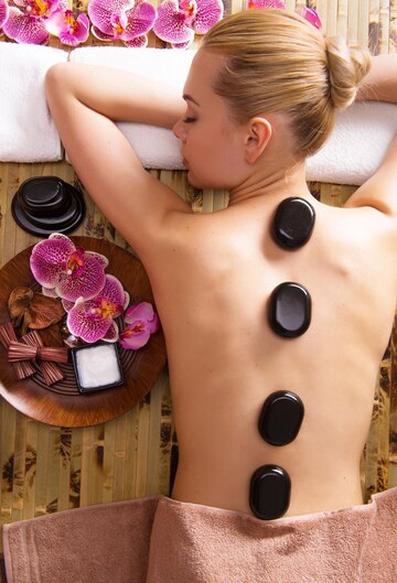 Hot Stone Massage bei Studio Mon Lis in München