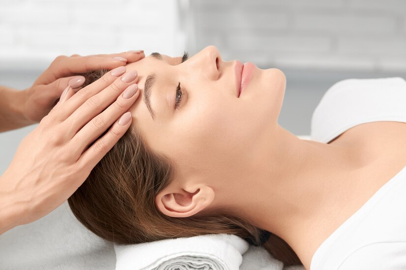 Relaxation and Revitalization Through Head Massage at MONLIS