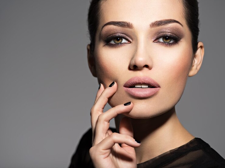 Salon Make-up Basics for a Flawless Look at MONLIS Studio