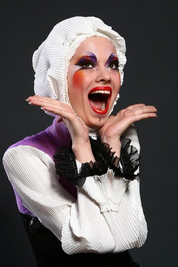 Themed make-up: Unique looks for holidays, costume parties