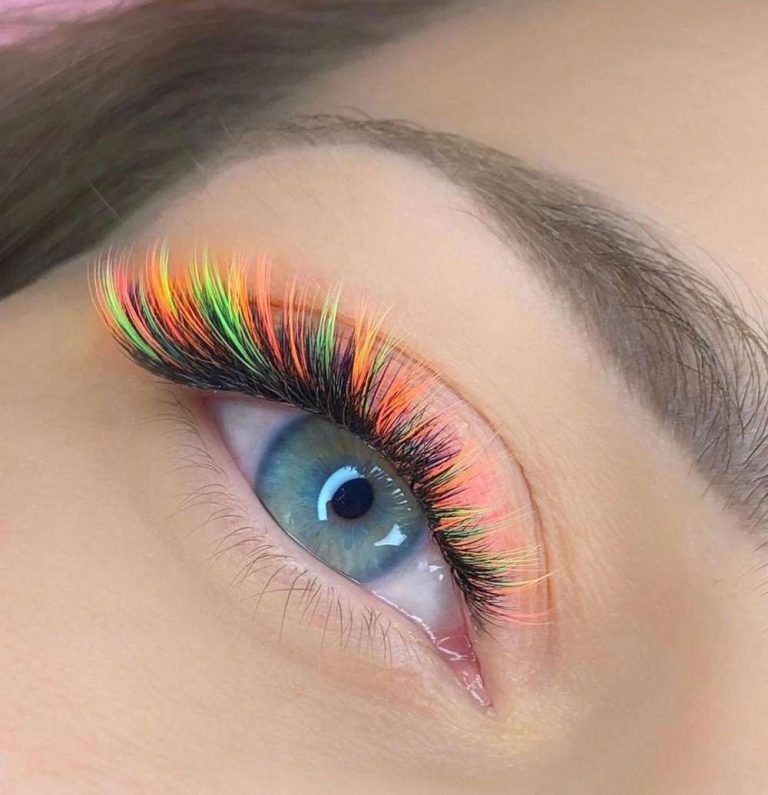 Farbige und zweifarbige Wimpernverlängerungen bei MONLIS Studio