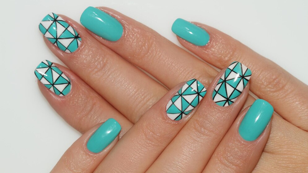 Geometrische Muster im Nageldesign: Eine moderne und stilvolle Wahl