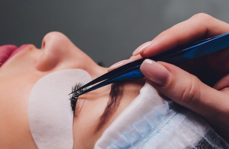 Express Eyelash Extensions: Procedure for Creating a Stunning Look