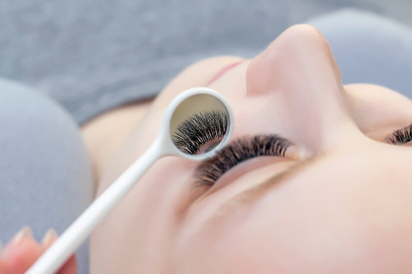 Personalized Eyelash Extensions: Tailoring Length and Volume