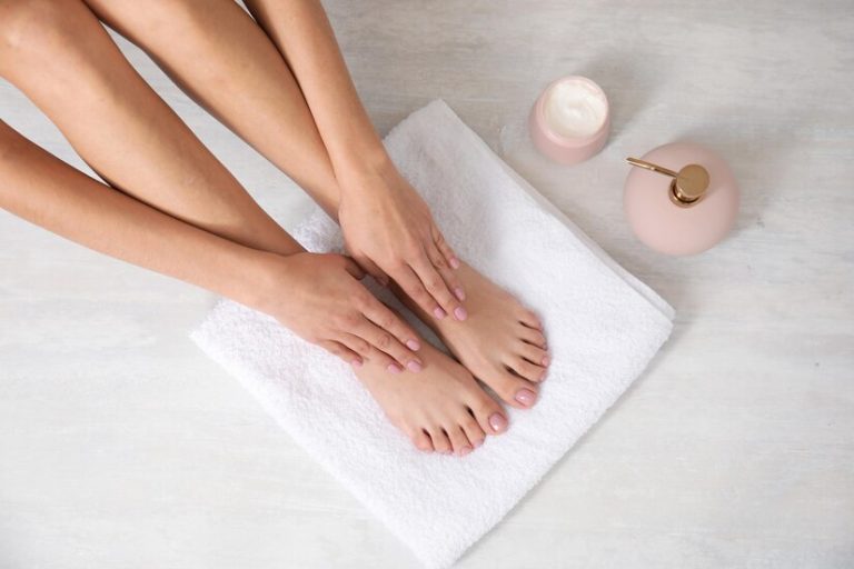 Minimalist Pedicure: Elegance in Simplicity