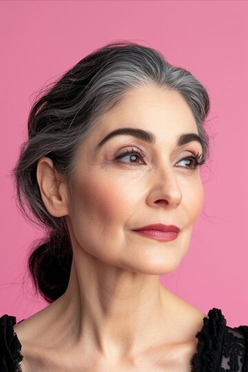 Eyelash Extensions for Older Women: Features and Tips