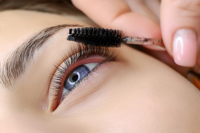 Sicherheit und Hygiene beim Wimpernverlängern: Standards und Praktiken