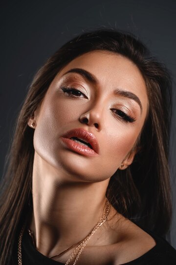 Augenbrauen und Make-up: Wie man ein harmonisches Aussehen kreiert