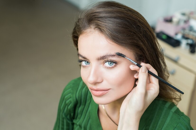 Eyebrows for Active Women: Choosing the Right Shape