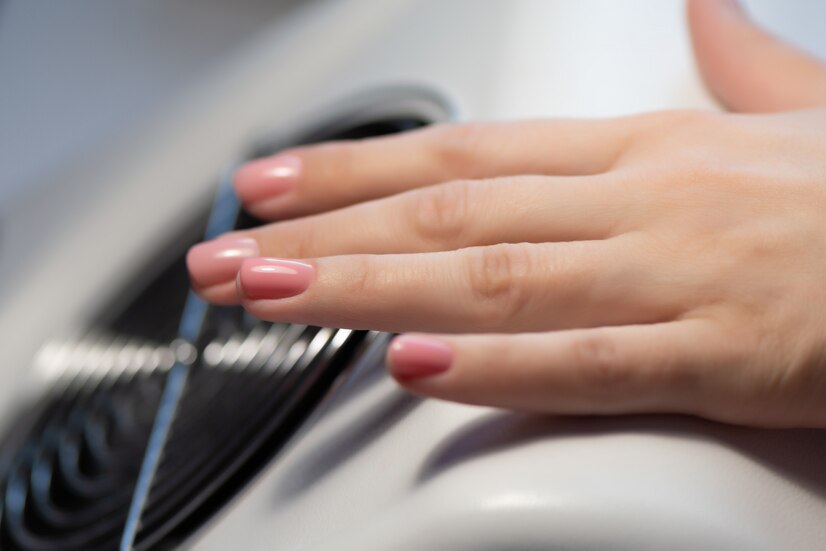 The Right Nail Polish Technique: How to Achieve a Perfect Finish