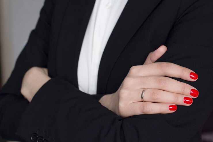 How to Choose the Perfect Manicure for a Business Meeting