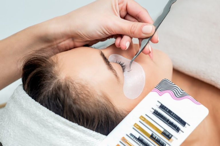 Eyelash Extensions for Athletes: Beauty in an Active Lifestyle