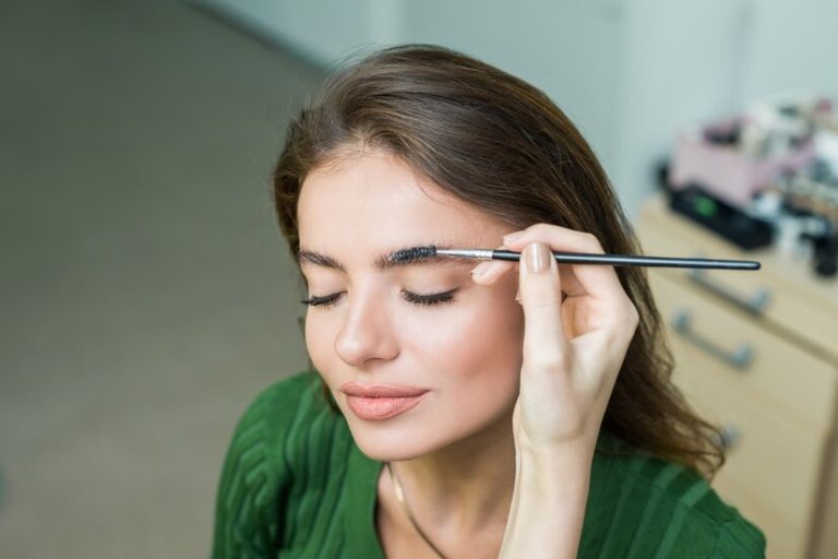Lifting Effect with the Right Eyebrow Shape
