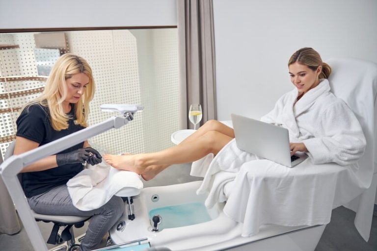 What to Do If Your Toenails Are Prone to Brittleness