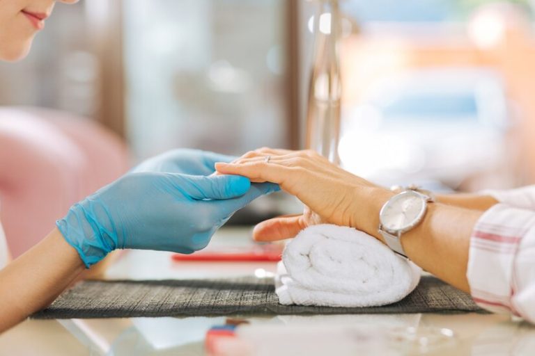 Ідеальні доповнення до манікюру: найкращі процедури для рук