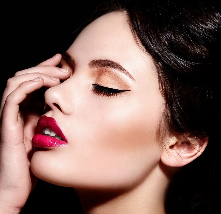 Classic Eyeliner: Elegance and Versatility