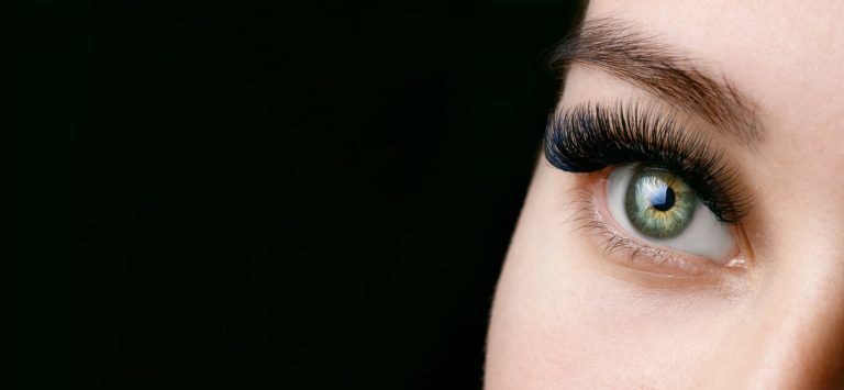 The Benefits of 2D Eyelash Extensions for an Everyday Look