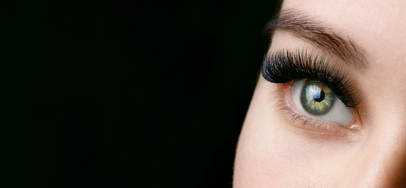 The Benefits of 2D Eyelash Extensions for an Everyday Look