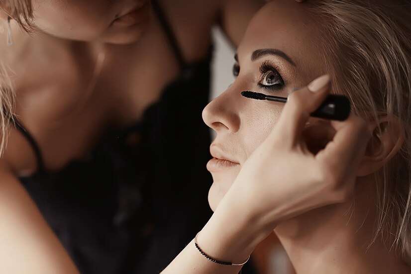 Smokey Eyeliner: Soft Transitions and Depth for Your Look