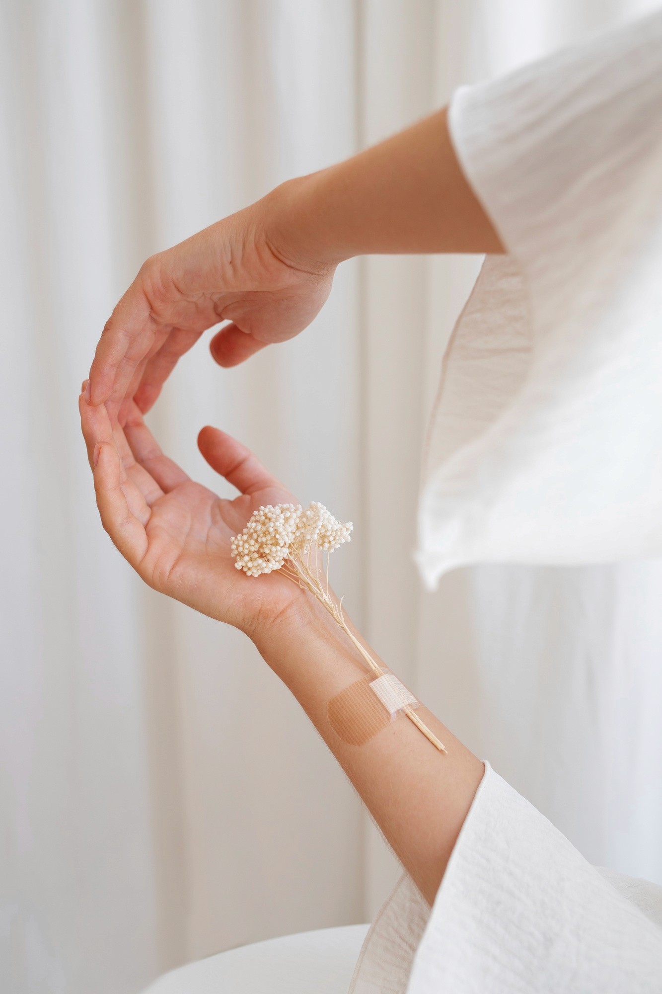 Ist Sugaring der Arme bei Muttermalen möglich? – Sicherheit & Hinweise