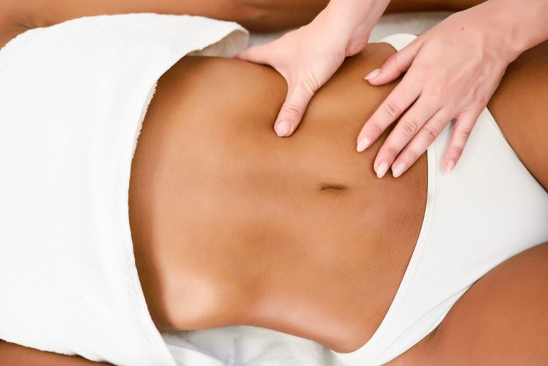Zonen beim Anti-Cellulite-Massage wählen: Oberschenkel, Gesäß, Bauch