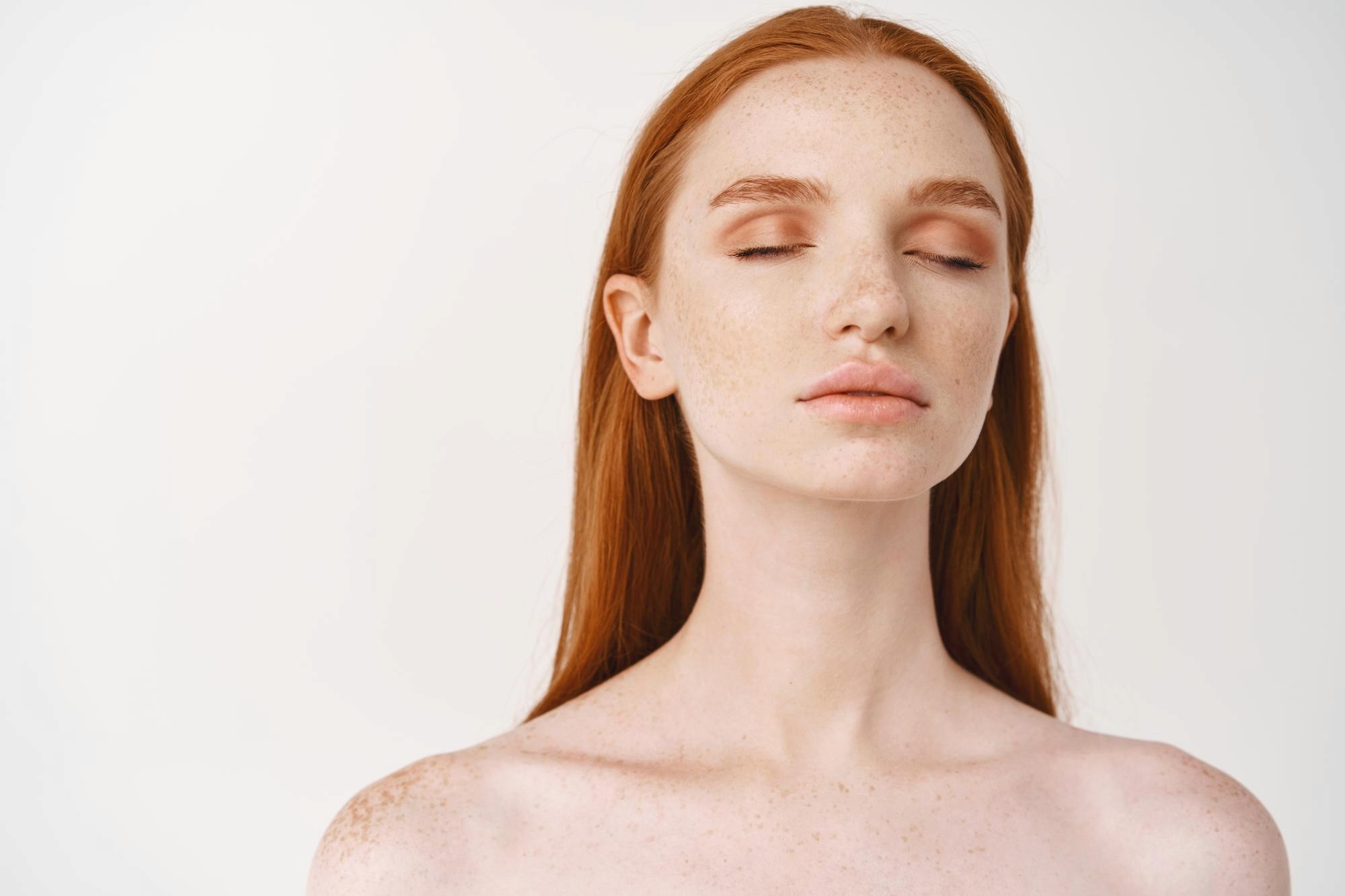 Pigmentation on the Face and Décolleté: Treatments at MONLIS Studio