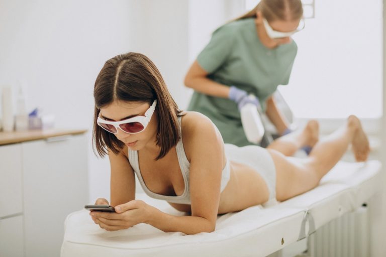 Лазерная эпиляция в MONLIS Studio: с какого возраста можно делать?