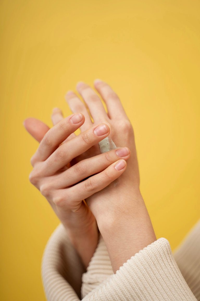 Maniküre ohne Lack und Tipps für trockene Hände – MONLIS Studio