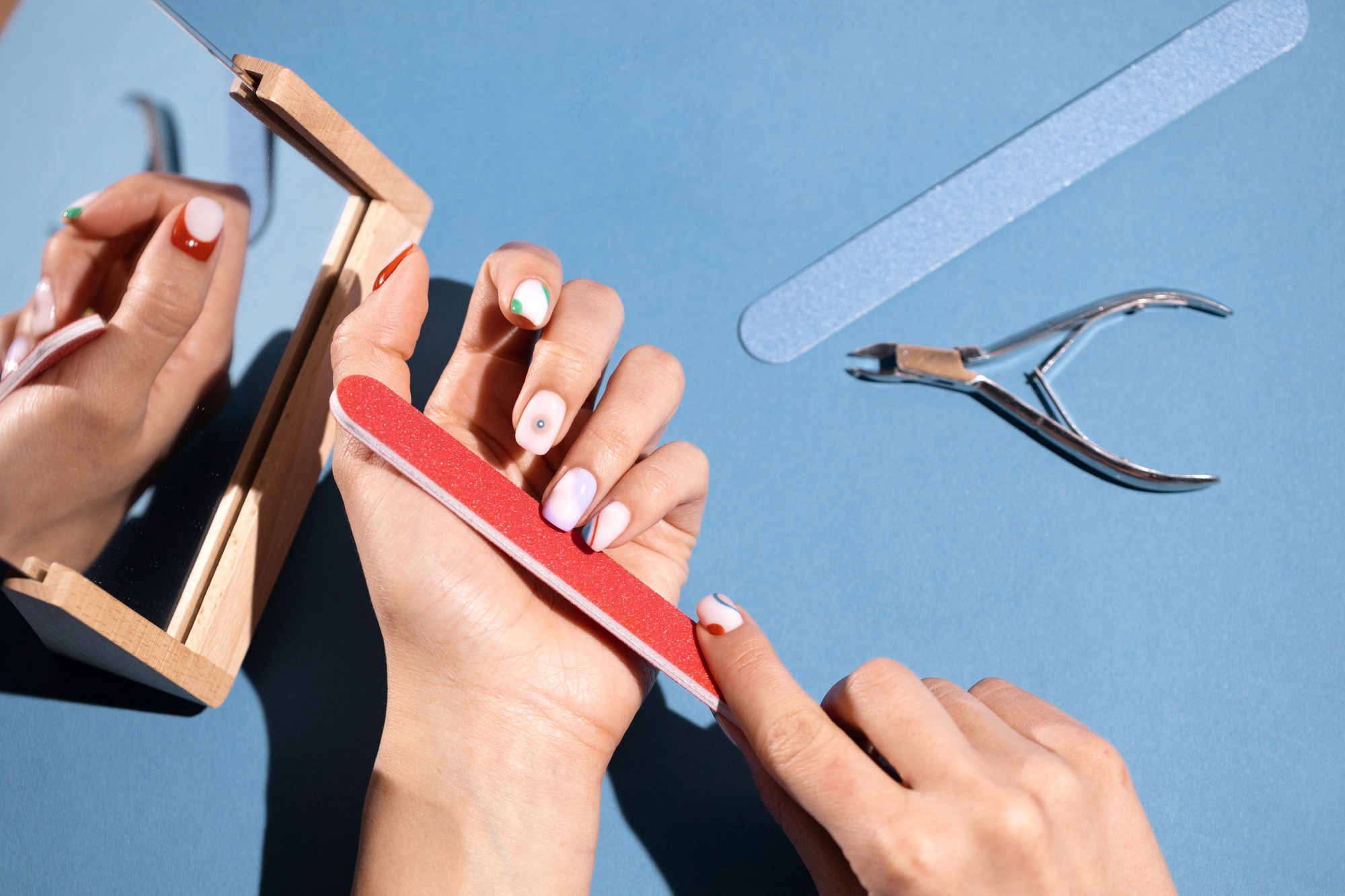 Color Combinations for Complex Nail Designs: Stylist Tips