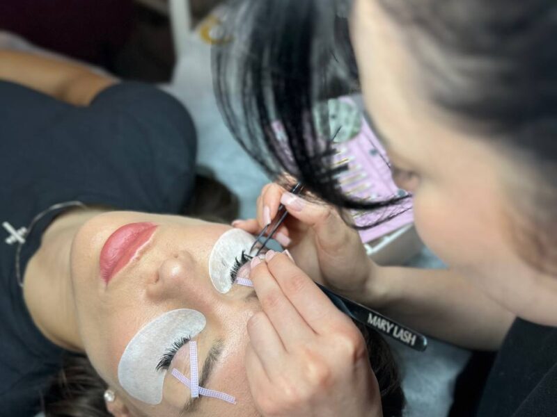 Wimpern-Lifting & Färben