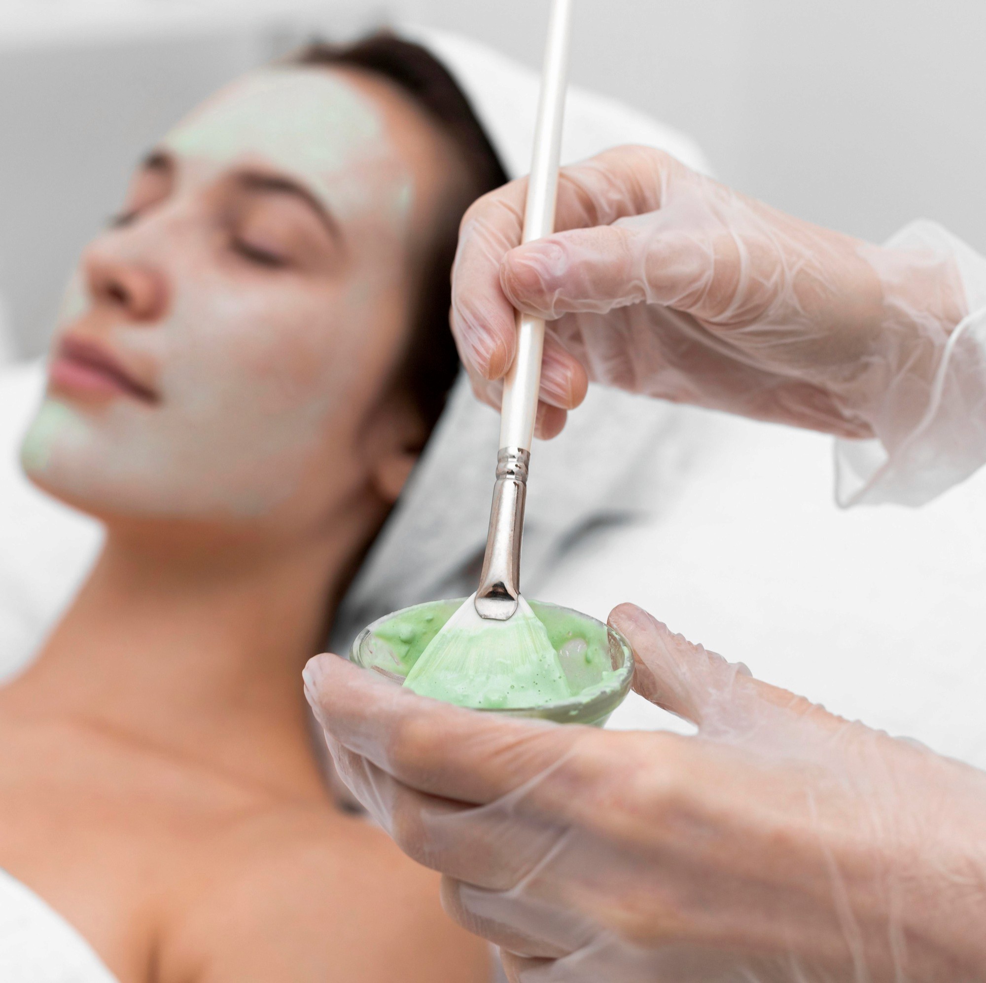 Mandelic, Lactic or Glycolic Peeling: Key Differences Explained