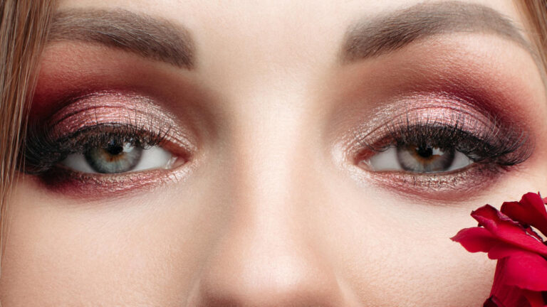 Как подчеркнуть цвет глаз с помощью объёма ресниц