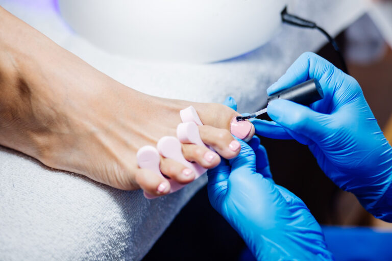 Shellac Pedicure in Winter – Is It Worth It?