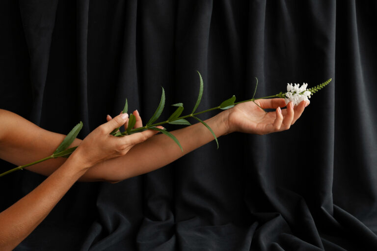 Почему ухоженные руки выглядят моложе