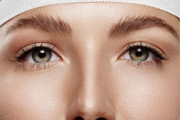 Browlifting oder Microblading: Was passt zu Ihren Augenbrauen?
