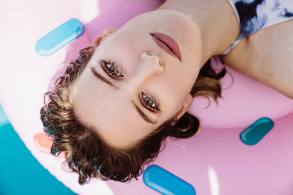 Swimming With Lash Extensions in Summer: What Chlorine, Salt Water and Munich's Lakes Really Do