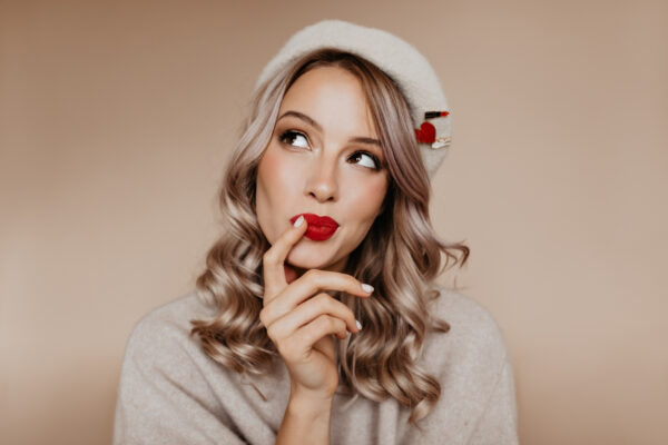 Weihnachtsnägel & Festtags-Beauty-Look München 2026: Wann Sie jetzt einen Termin buchen sollten